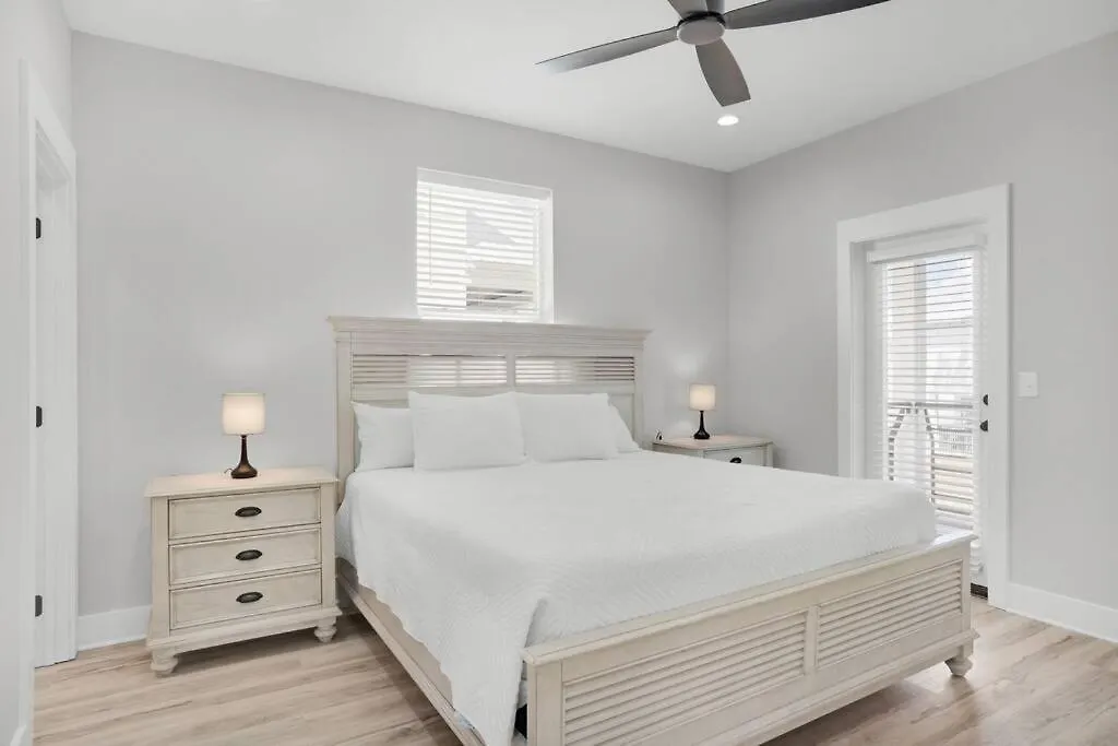 Top Gun Pet Friendly Golf Cart Included Destin Holiday home